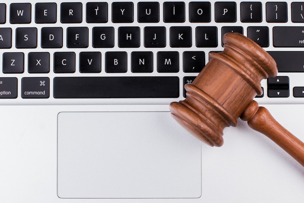Les lois sur la cybercriminalité et la protection des systèmes informatiques