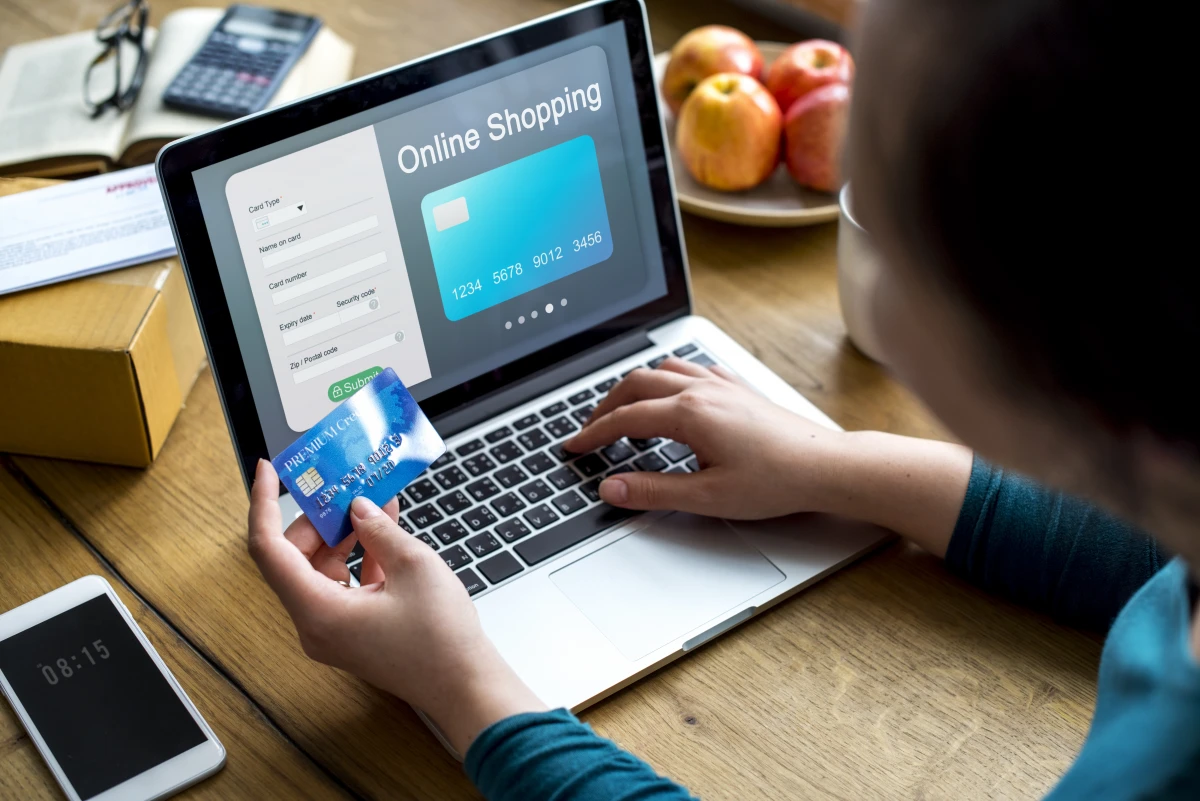 Lancer votre site e-commerce en toute légalité : les clés du succès